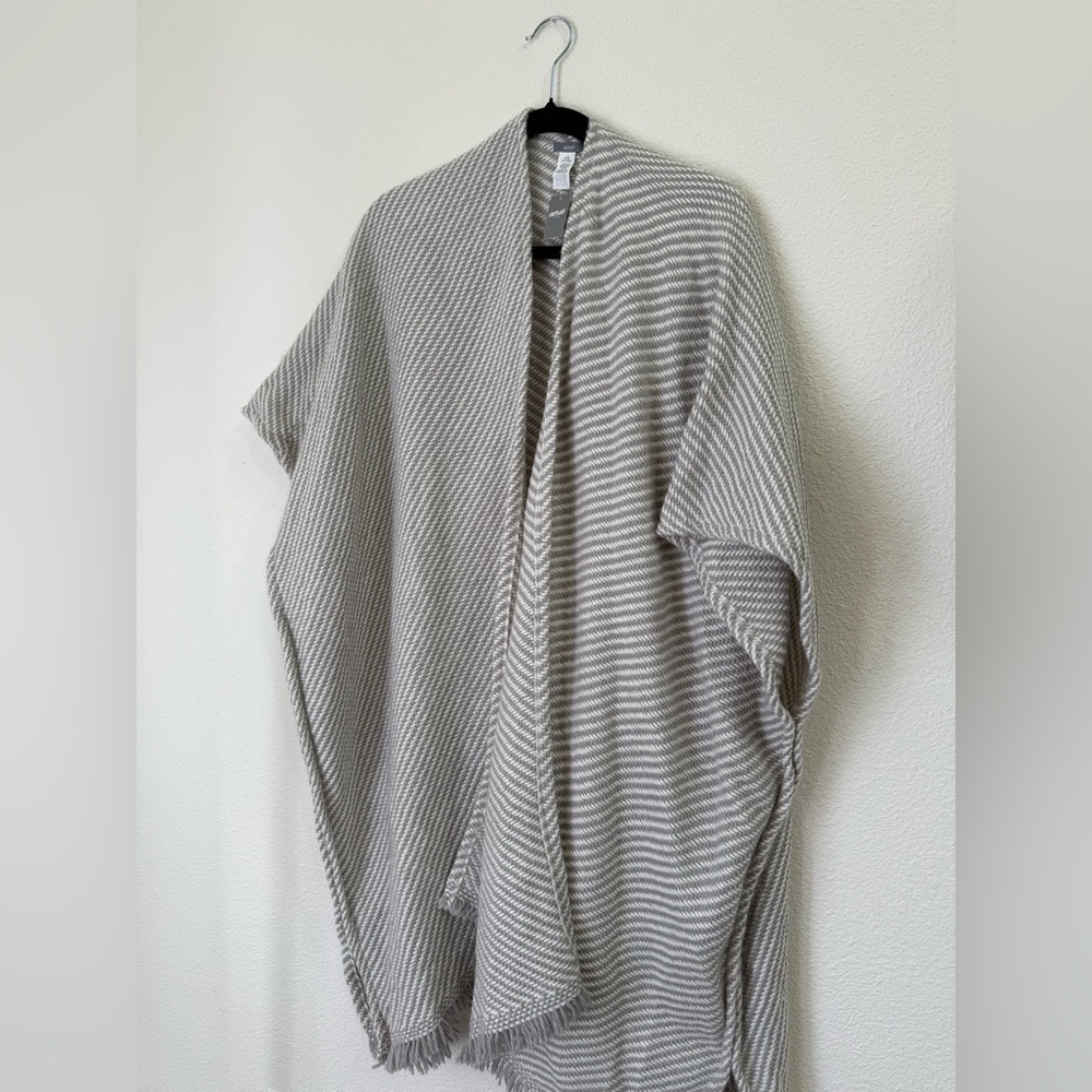 Aerie NWT Gray Stripped Cable Knit Open Cardigan Shawl Cape Poncho Women’s OS